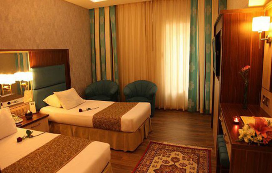 Ali-Qapu Hotel – Isfahan