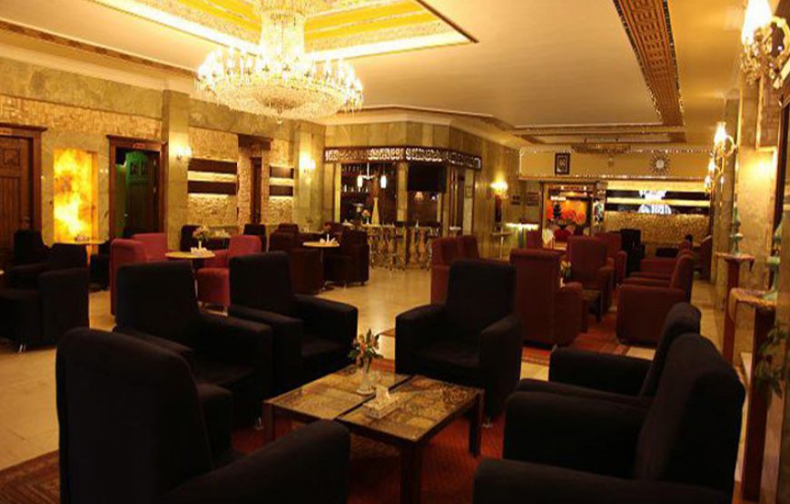 Ali-Qapu Hotel – Isfahan