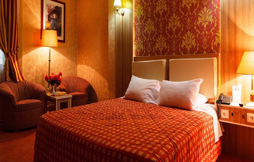 Ali-Qapu Hotel – Isfahan