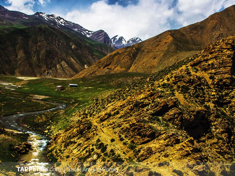 19 Namarestaq and Deryuk Waterfall - 10 top natural attractions in Iran