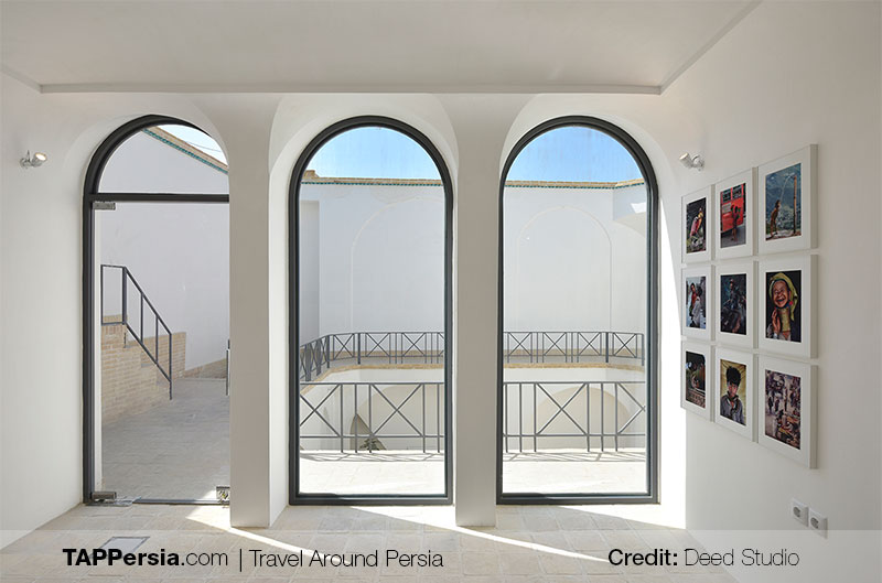 Steve McCurry's photos in a gallery in Kashan