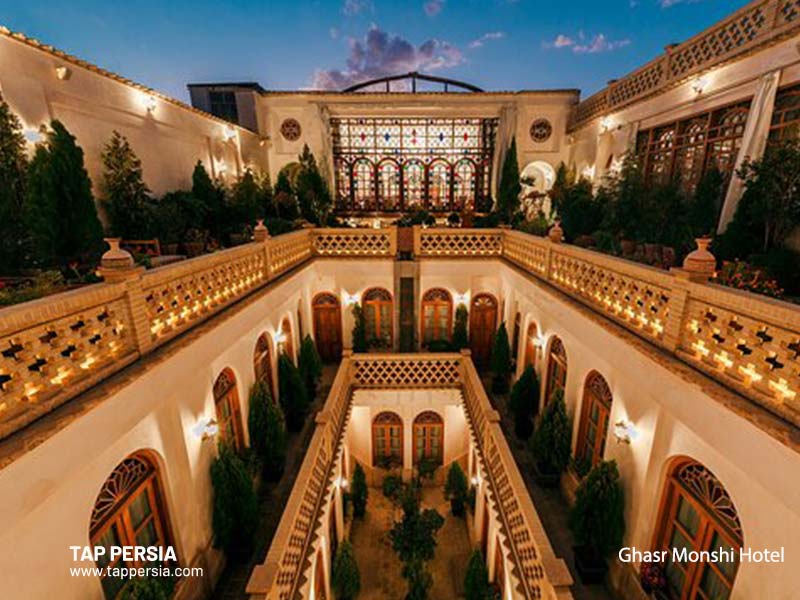 Ghasr Monshi Hotel - Isfahan - Iran