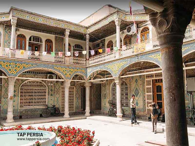 Timche-Malek-(-Malekotojar-),-In-Historical-Grand-Bazar-of-Isfahan