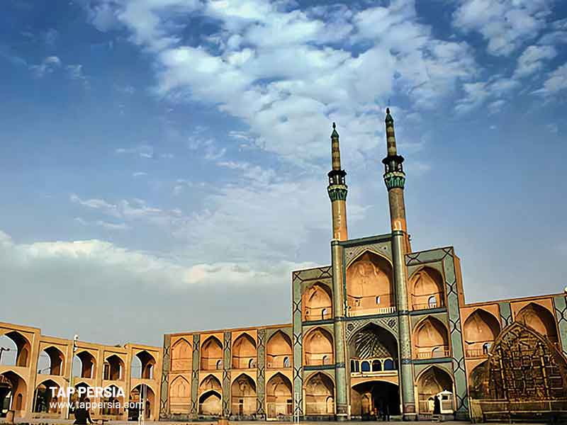 Other-Areas-Worth-Visiting-in-Amir-Chakhmaq-Complex