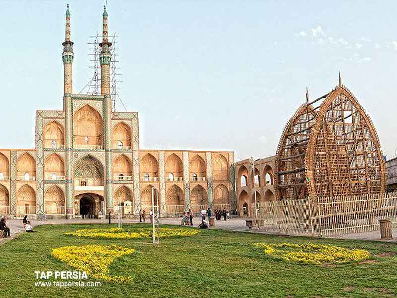 The-Historical-Palm-of-Amir-Chakhmaq