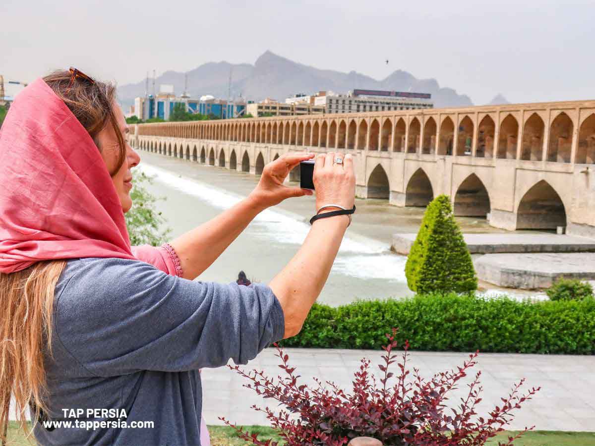The Bridges of Isfahan: Crossing Centuries of History