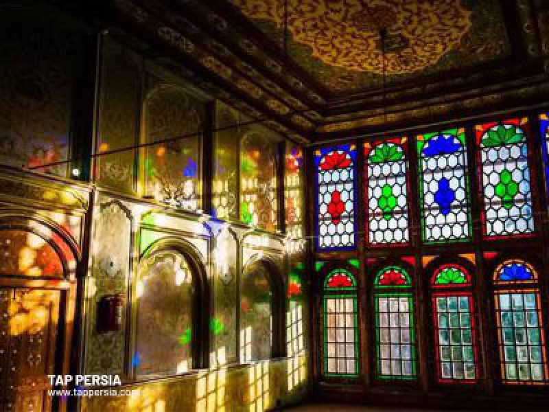 Zinat Al-molk House - royal hall lights